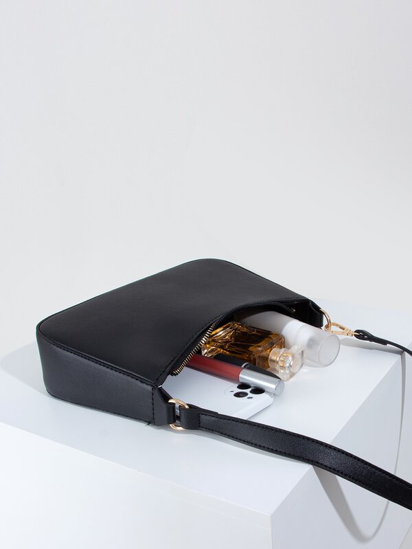 Underarm Single Strap Baguette Bag